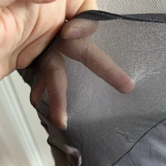 🚫SOLD🚫EUC Victoria’s Secret Gray V-neck Plunge Slip - Picture 3 of 5